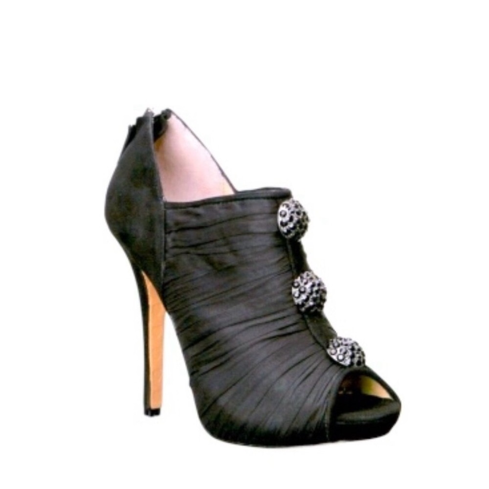 Betsey Johnson Walford black bling pump heels - 1 gem missing